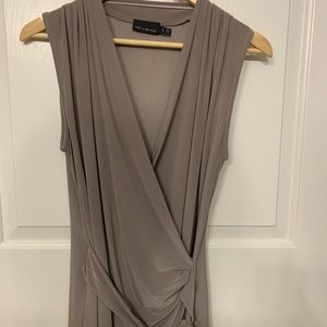 Limited sleeveless blouse